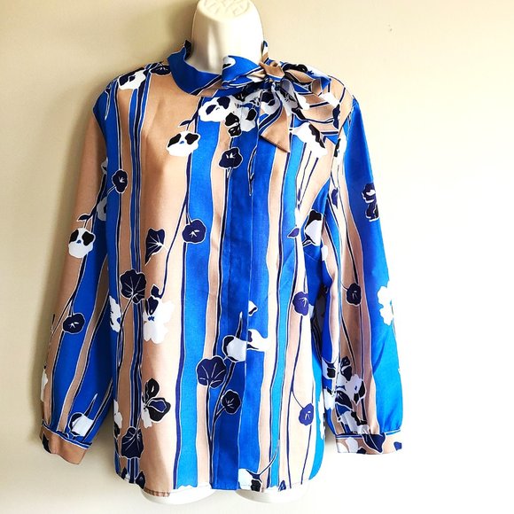 Vintage Koret long sleeves blouse with off center buttons down and bow. - Picture 3 of 14